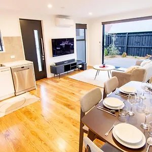 2 Bed Paradise Near Hagley Park Apartment